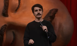 Komedyen Deniz Göktaş havalimanında gözaltına alındı