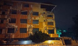 Kartal’da metruk binanın balkonu çöktü
