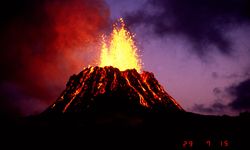 Kilauea Yanardağı'nda 52'nci patlama!
