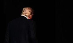 Trump'a destek yüzde 32'ye geriledi