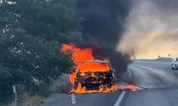 Van'da seyir halindeki otomobil alev alev yandı