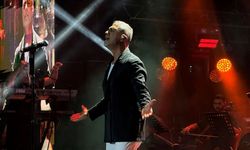 Şarkıcı Özcan Deniz, Bursa'da konser verdi