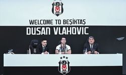 Dusan Vlahovic 20 bin taraftarın önünde imzayı attı