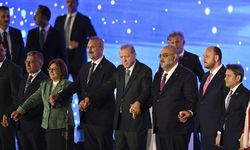 AK Parti'ye Peş Peşe Katılım! Cumhurbaşkanı Erdoğan Rozetlerini Taktı