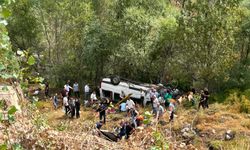 Sivas'ta can pazarı: Yolcu minibüsü şarampole devrildi, 4 kişi öldü