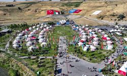Ahlat'ta 1071 coşkusu: Türkiye'nin dört bir yanından vatandaşlar buluştu