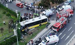 İETT otobüsü sitenin bahçe duvarına çarptı