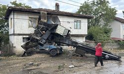 Çekici karşı şeride geçti, motosikletle çarpıştı: 2 ölü