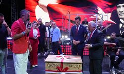 Hakan Altun'a 'çeyiz sandığı' hediye edildi!