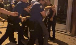 Polisin yanında bile kavga ettiler!