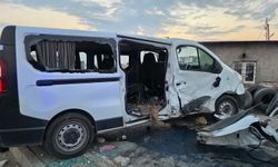 Batman'da iki minibüs çarpıştı: 9 yaralı