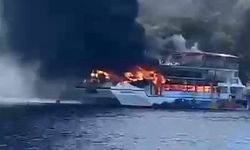 Gezi teknesi alev aldı: 115 kişi denize atladı