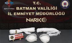 Polisi bile şaşırttı! 1 kilo metamfetamini alçının içine gizledi