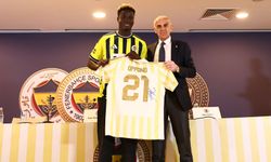 Fenerbahçe, Kojo Peprah Oppong için imza töreni düzenledi