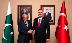 Bakan Fidan, Pakistanlı mevkidaşı Dar ile bir araya geldi