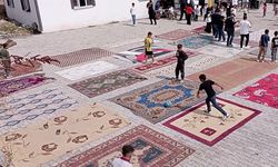 Kendi halı sahalarını böyle yaptılar!