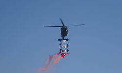 Malazgirt’te jandarma helikopterlerinin gösterisi nefes kesti