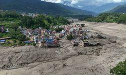 Nepal'deki sel felaketinde yüzlerce turist kayıp