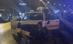 3 araba birbirine girdi: Yaralılar var!