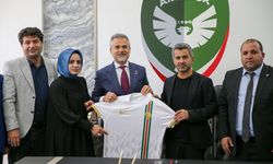 Yeniden Refah Partisi'nden Amedspor'a ziyaret!