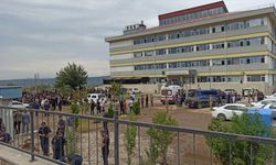 Şizofren yeğen öğretmen amcasını okulunda vurdu