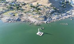 Kars’ta sular çekildi, eski köy ortaya çıktı