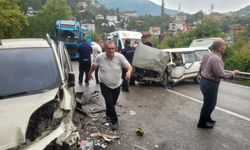İki aracın çarpıştığı kazada 7 kişi yaralandı!