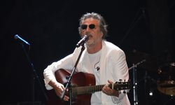 Ünlü popçu Çelik Ayvalık’ı salladı
