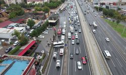 Avcılar'da servis midibüsü kaza yaptı: 9 yaralı