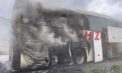 Yolcu otobüsü alevlere teslim oldu!