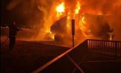Şoför alev alev yanan tırdan son anda kurtuldu