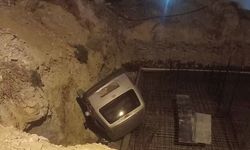 Kavga ettiği şahsa araçla çarpıp çukura uçtu!