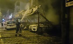 Antalya'da oto galeride yangın