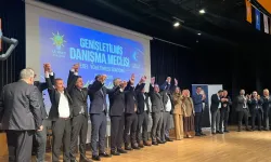 Ataşehir'de CHP'li 6 belediye meclis üyesi AK Parti'ye katıldı
