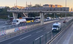 Beyoğlu’nda arızalanan tanker E5'te trafiği kilitledi