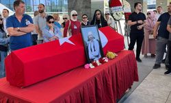 Oyuncu Serhat Kılıç, Karşıyaka Mezarlığı'nda toprağa verildi
