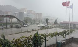 Hopa’da dalgalar metrelerce yükseldi
