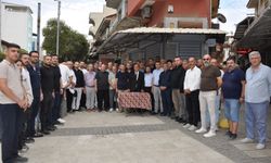 Manisa’da silahlı soygun girişimini kınayan kuyumcular aynı anda kepenk indirdi