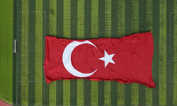 MSB, gökyüzünde dev Türk bayrağıyla rekor kırdı