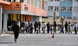 1 milyon 593 bin aday KPSS'de ter döktü!