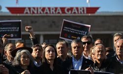 Ankara Garı önünde hüzünlü anma!