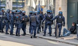 Paris sokakları savaş alanına döndü!