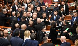 Mecliste yumruklu tokatlı kavga!