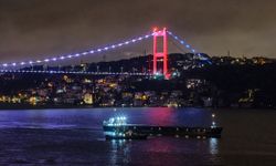 İstanbul Boğazı'nda gemi trafiği askıya alındı