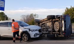 İçinde çocuk bulunan otomobili kaçırdı, yayaya ve 2 araca çarptı!