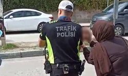 Polis, bilinci kapanan bebeği motosikletle hastaneye yetiştirdi