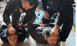 Arabanın önünü kesip 7 kilo altın ve 35 bin euro çaldılar!