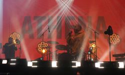 Bolu'da Athena 15 bini aşkın öğrenciye konser verdi