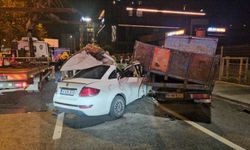 Makas atan alkollü sürücü kamyonun altına girdi!
