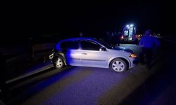 Önce bariyerlere, sonra otobüse çarptı: 2 yaralı